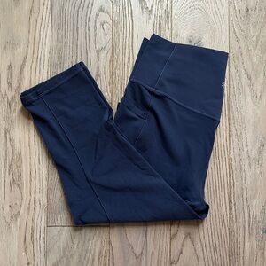 Athleta Salutation Stash Pocket II Capri Leggings Sz L Large Midnight Blue